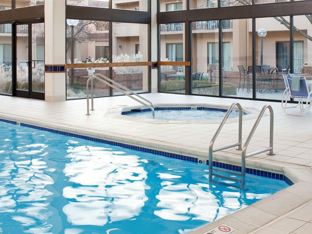 Courtyard Cincinnati Blue Ash Buitenkant foto